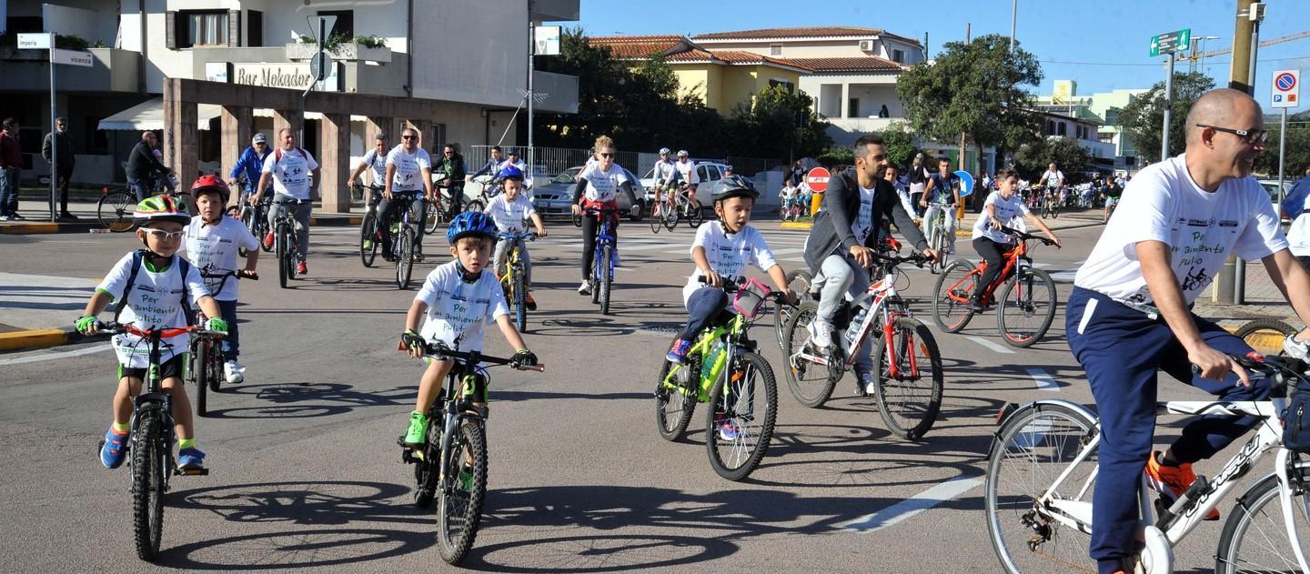 Oltre 1200 olbiesi in bici sognando la pista ciclabile 