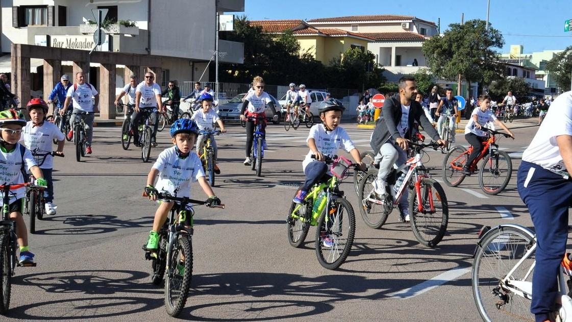 Oltre 1200 olbiesi in bici sognando la pista ciclabile