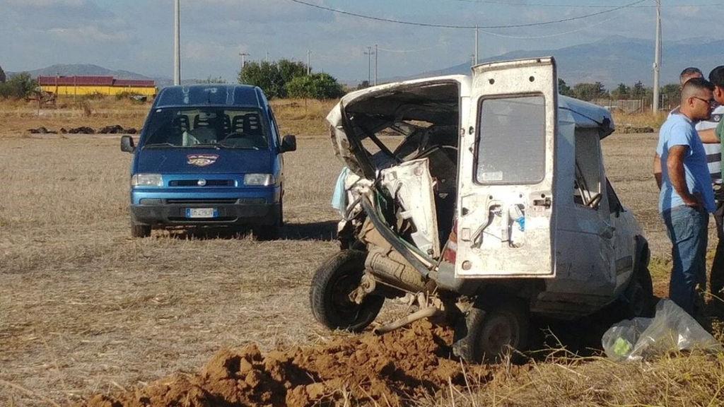 I mezzi coinvolti nell'incidente (foto Rosas)