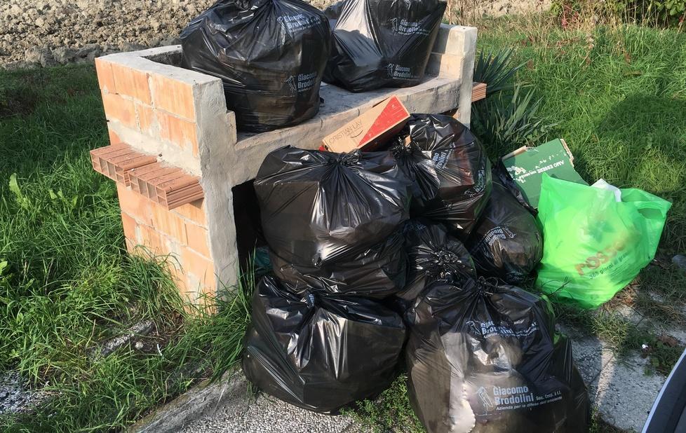 Calotte, ancora proteste: «Rifiuti gettati ovunque» 