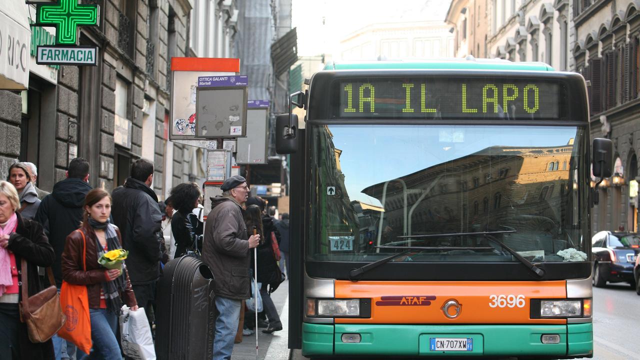 Un bus dell'Ataf (Dario Orlandi/Massimo Sestini)