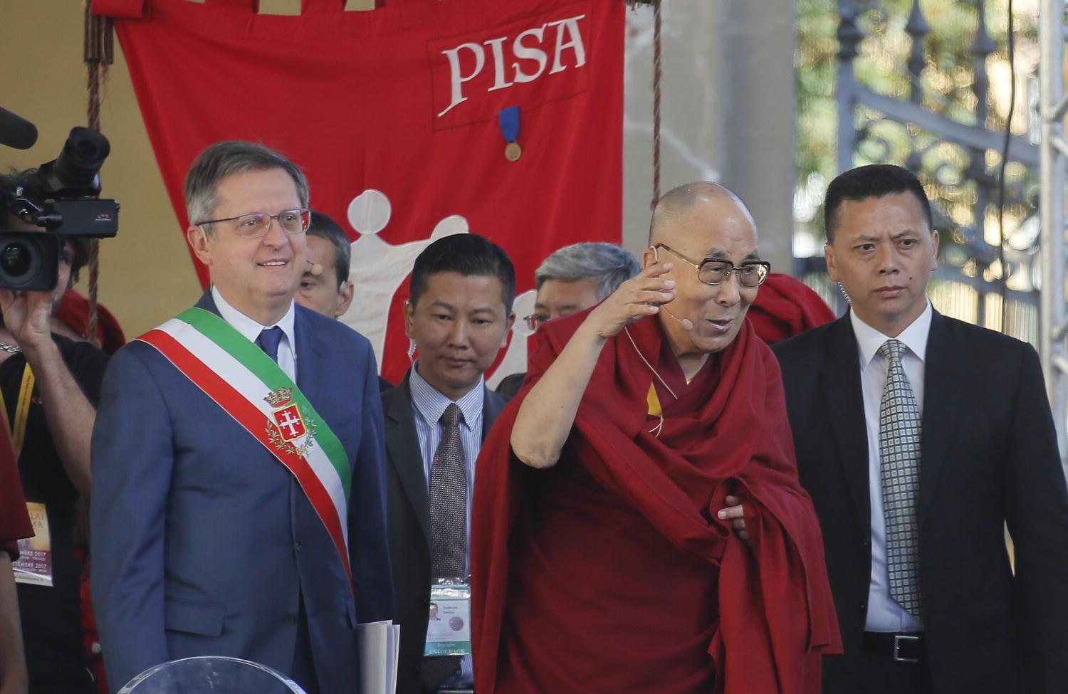 "Ospitalità al Dalai Lama? Stop al gemellaggio": la ritorsione della città cinese contro Pisa