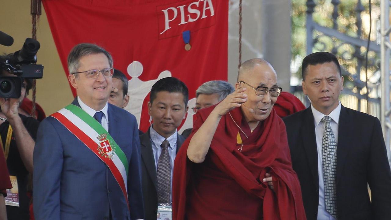 "Ospitalità al Dalai Lama? Stop al gemellaggio": la ritorsione della città cinese contro Pisa