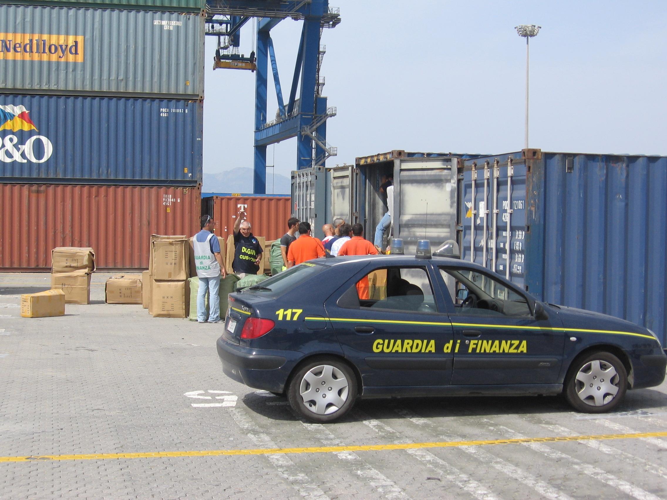 L'indagine è partita da un maxi sequestro di droga al porto canale di Cagliari
