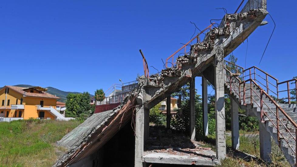 Ciò che resta dell’ex velodromo a Fornacette (foto Silvi)