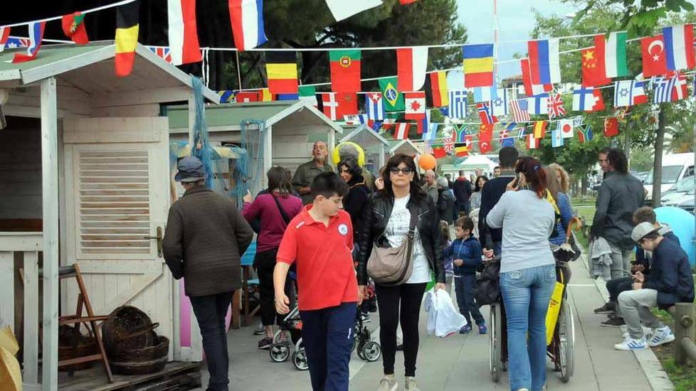 Nuove regole per i mercatini: il bando per il calendario