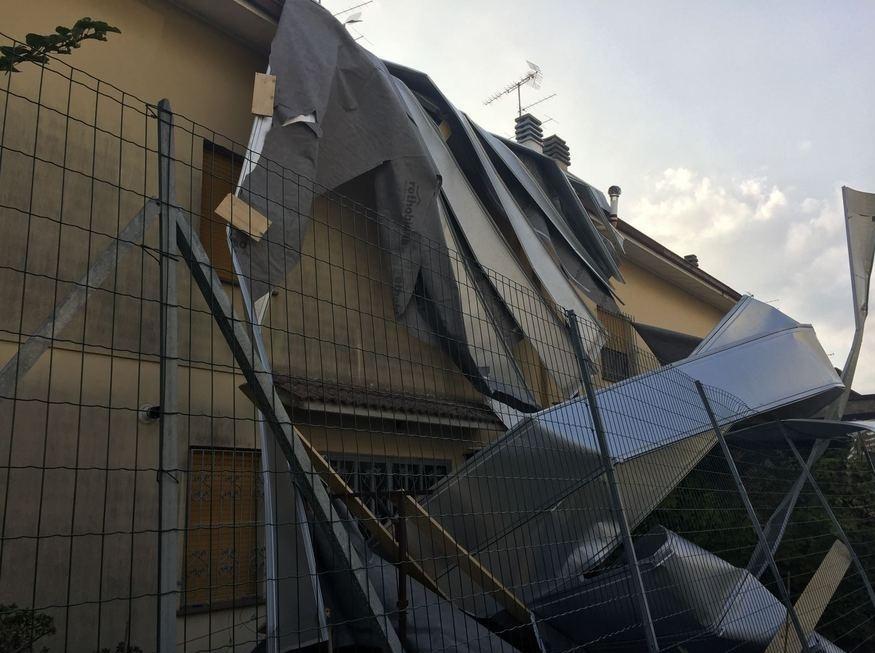 «Palazzetto: si rifaccia il tetto in due giorni» 
