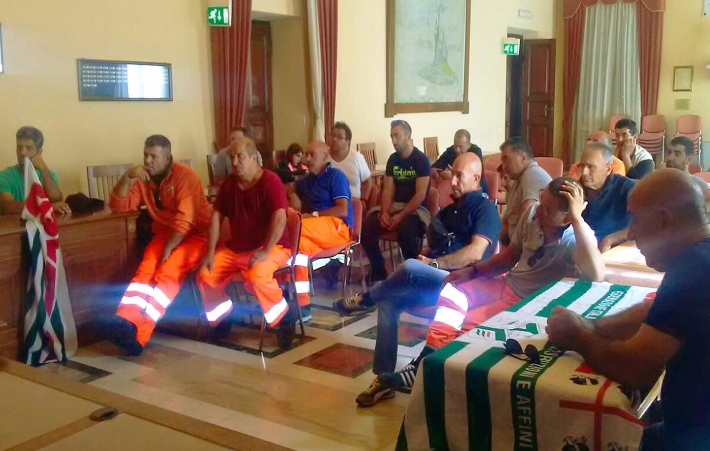 Netturbini in sciopero: «Stipendi a singhiozzo» 