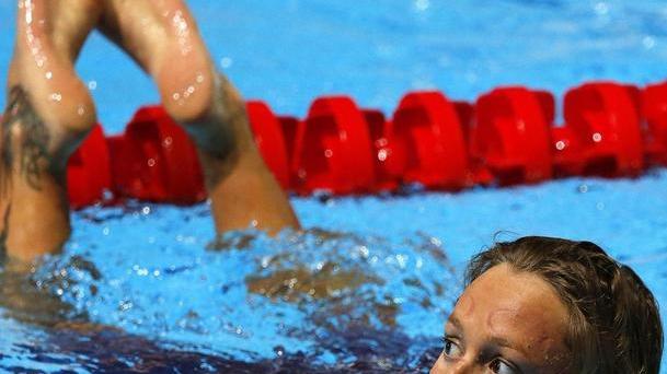 Una targa sventra la dignità del nuoto