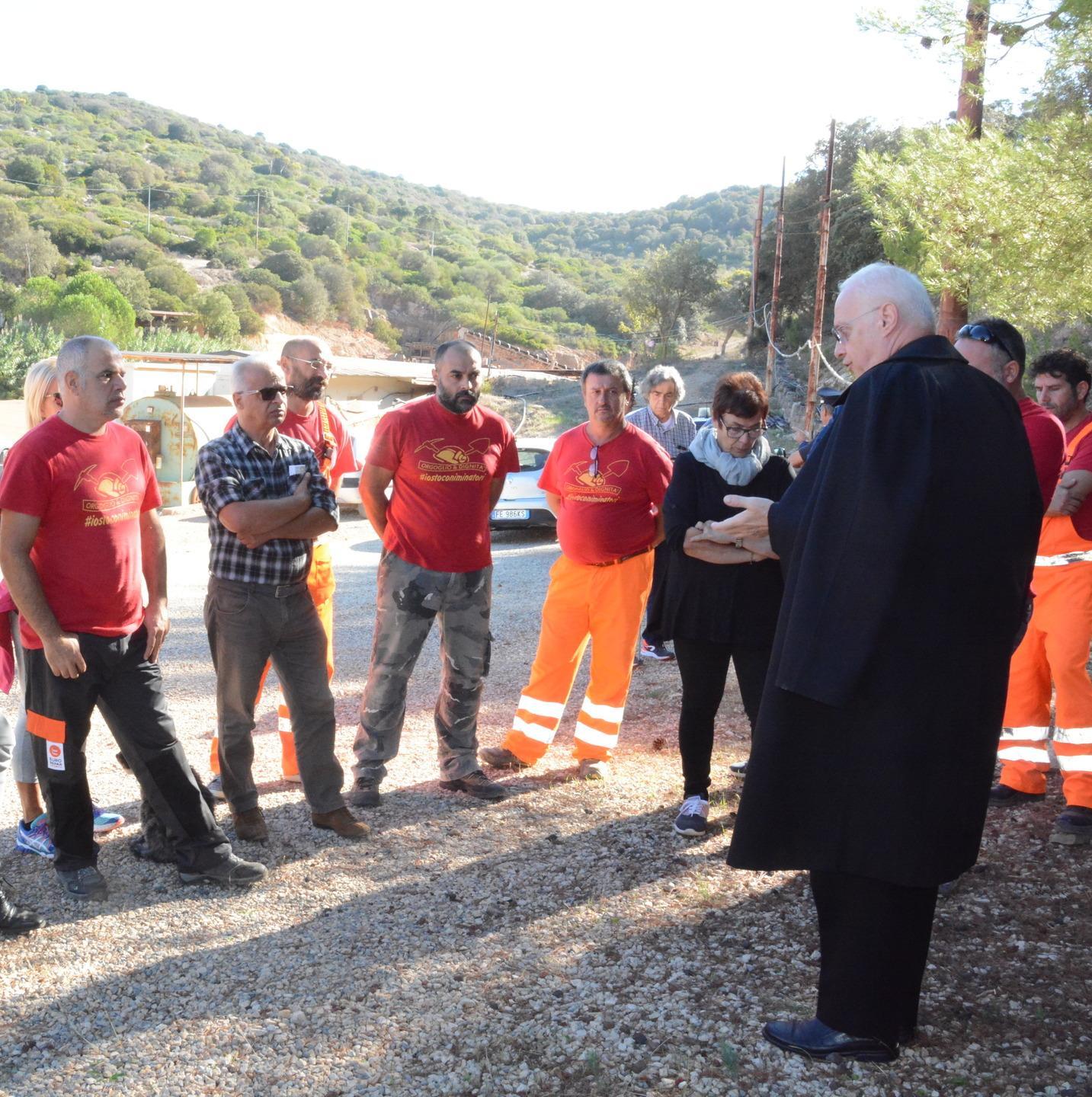 Il vescovo ai minatori di Olmedo: «Busserò alle porte della politica» 