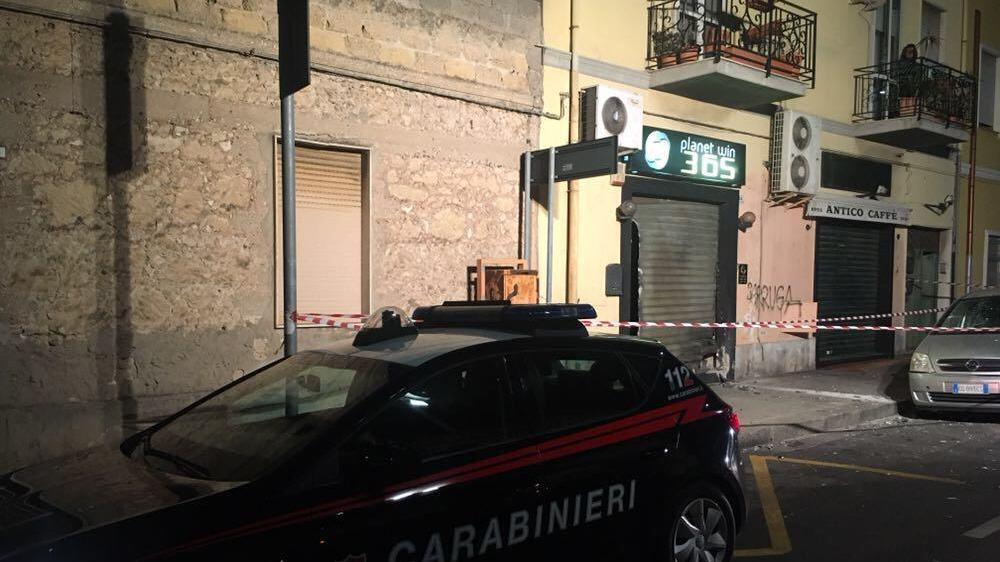 Cagliari, attentato dinamitardo contro una agenzia di scommesse