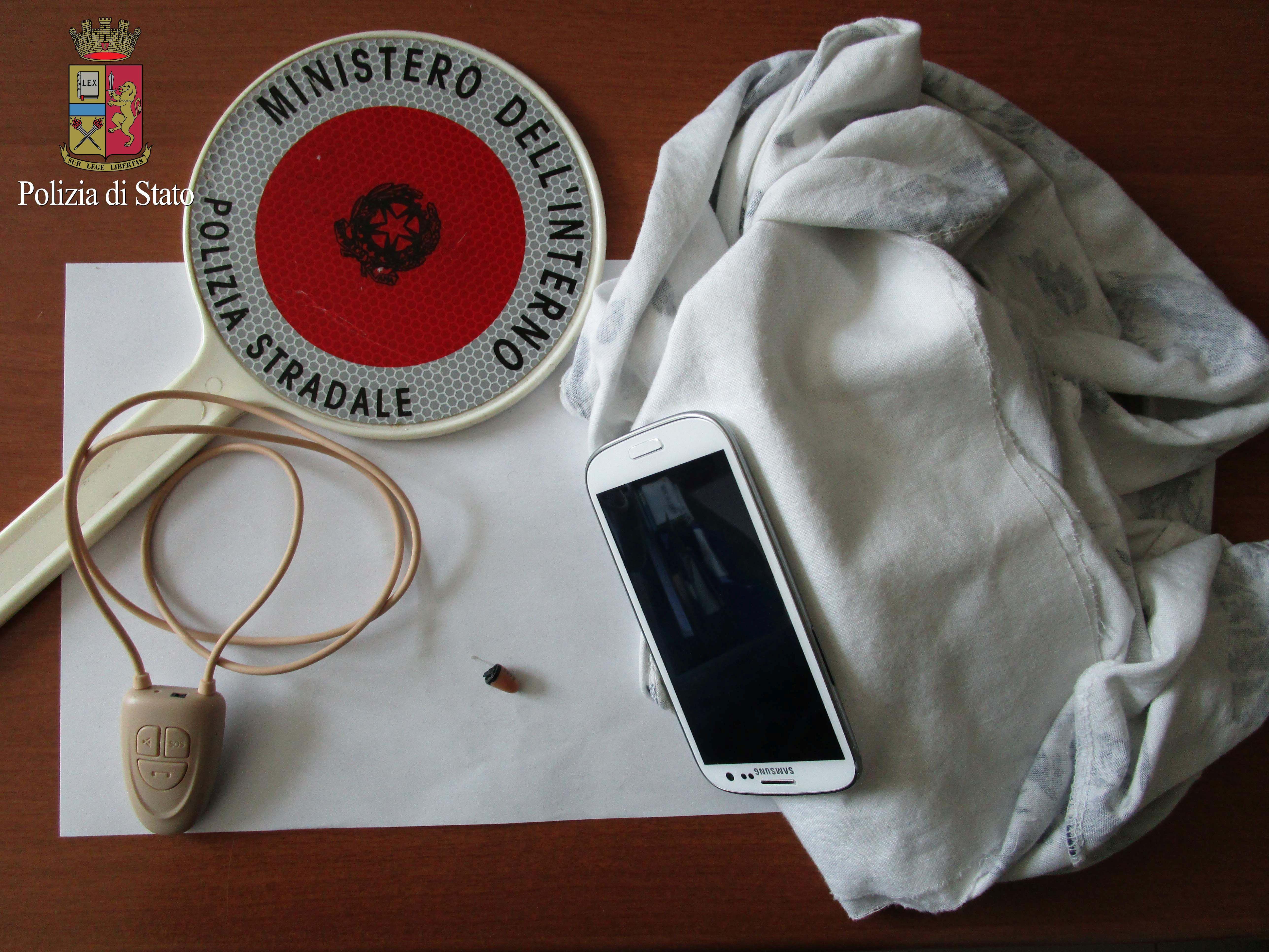 Un kit per superare l'esame della patente (foto d'archivio)