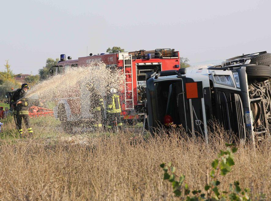 Cisterna ribaltata, riaperta la provinciale 