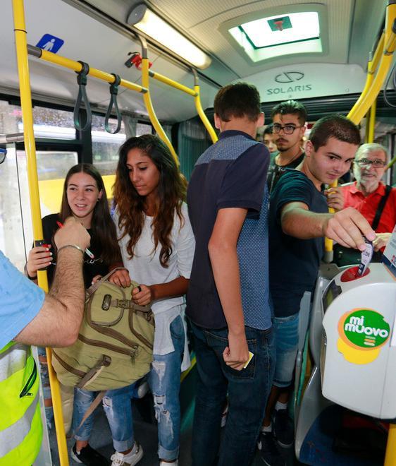 Pullman strapieni tra Rubiera e Reggio