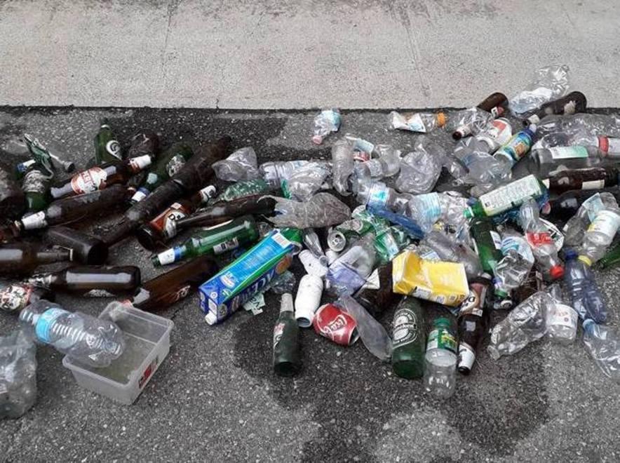 Gli incivili devastano le campagne 