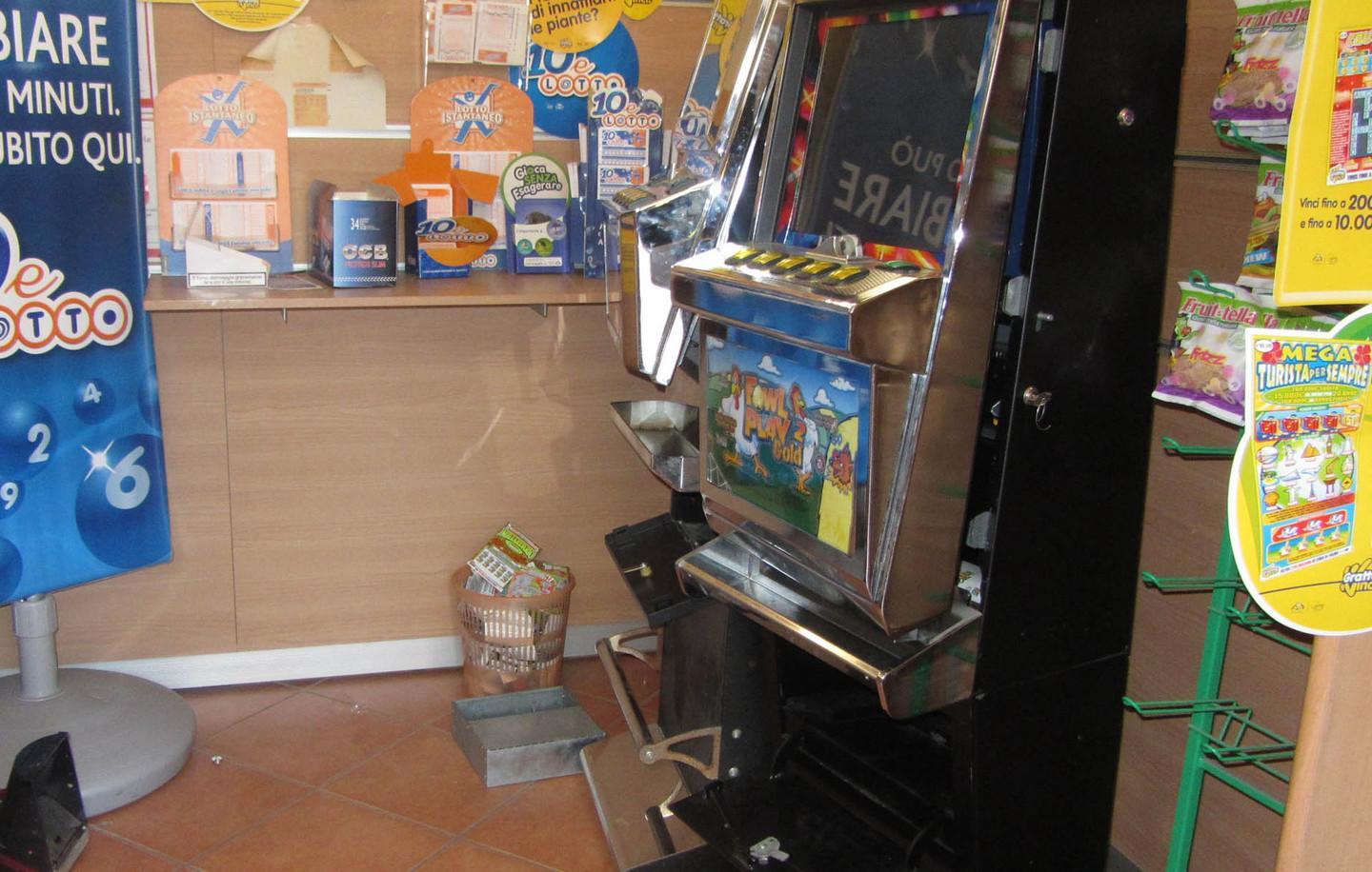 Pistola in faccia al tabaccaio in viale Sicilia 