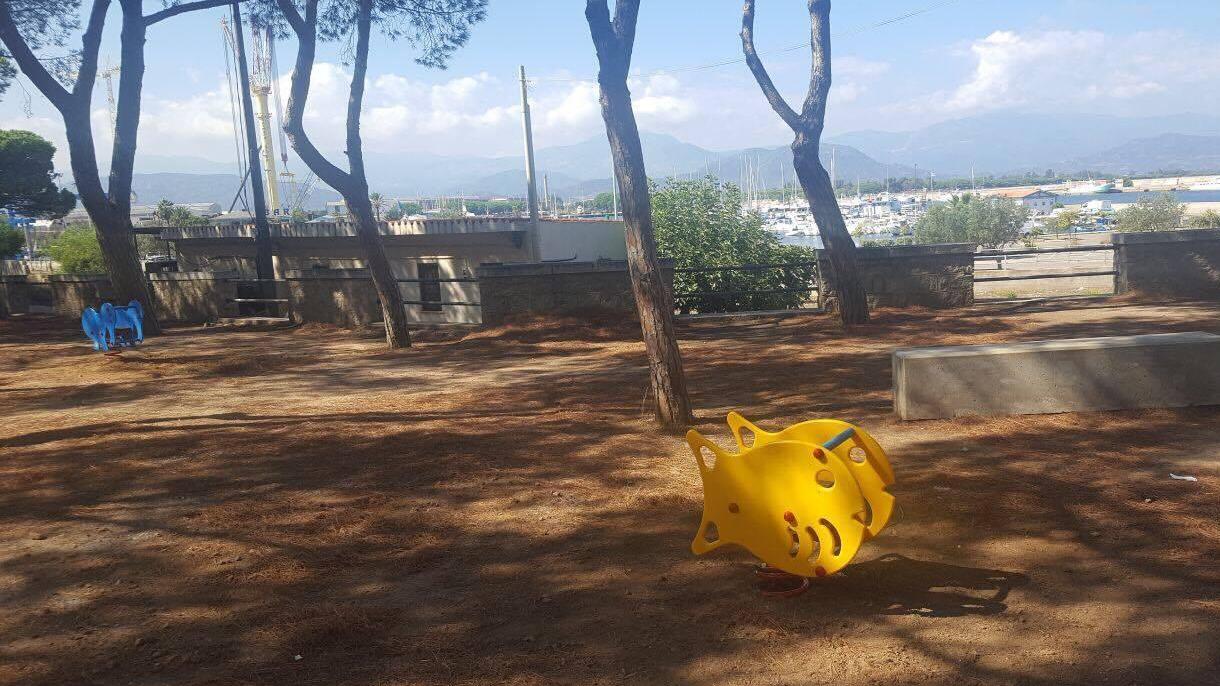 Area giochi per bambini in via Lungomare