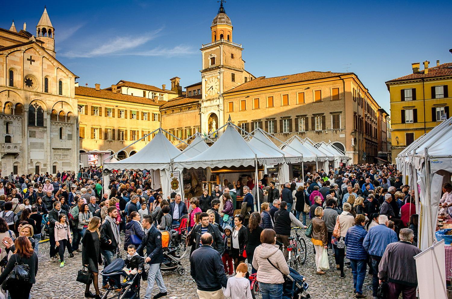 Piazza Grande in occasione de La Bonissima, festival del gusto