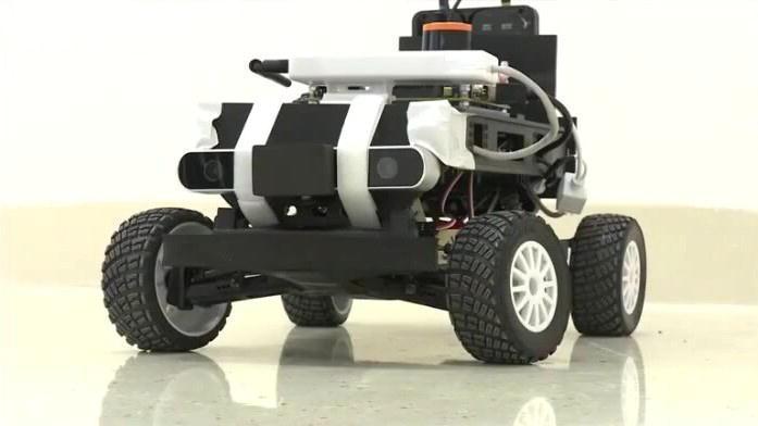 Il pilota automatico dei veicoli parla pisano 