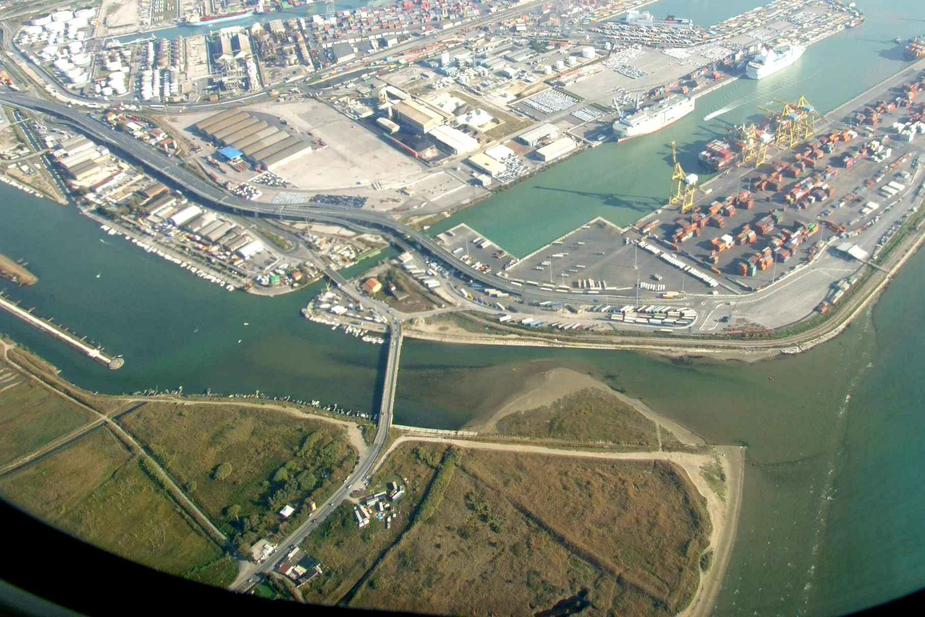 Reti da pesca irregolari allo Scolmatore: denunciato 40enne livornese