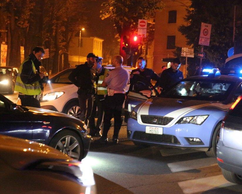 Reggio Emilia: scappa da una rissa, travolto: è gravissimo 