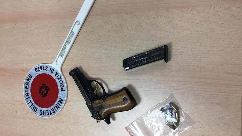 Aveva in casa una pistola rubata: arrestato e condannato