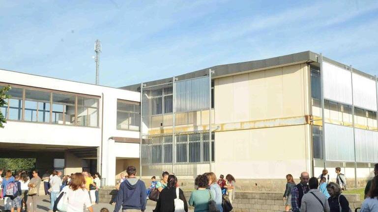 Polemica sul piano scuola Si: tagli che non servono