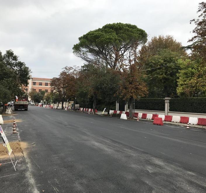 Asfalto nuovo in via Traini oggi si tracciano gli stalli blu