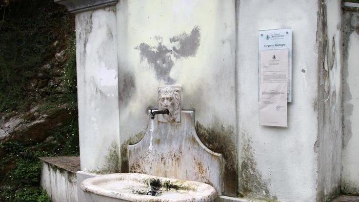 Rimane fuori uso la fontana di Riomagno