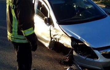 Incastrate nell’auto incidentata