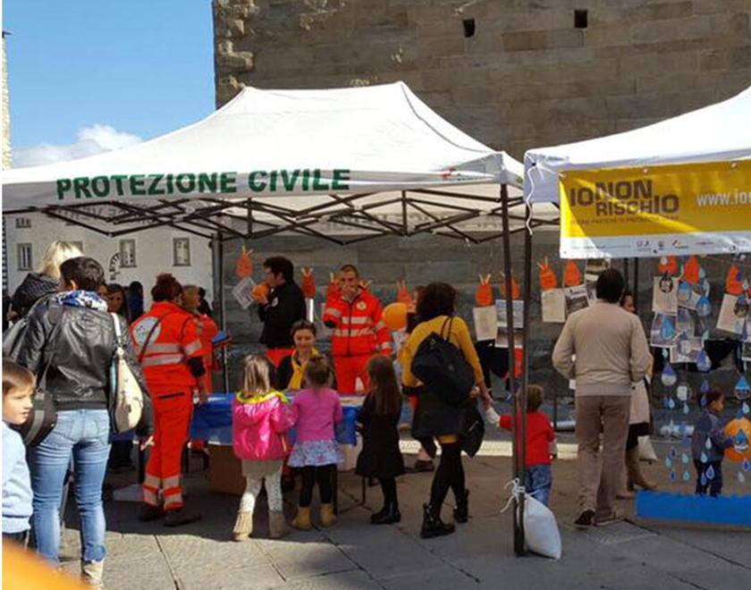 Scuola di protezione civile nei cortili di palazzo Ducale 