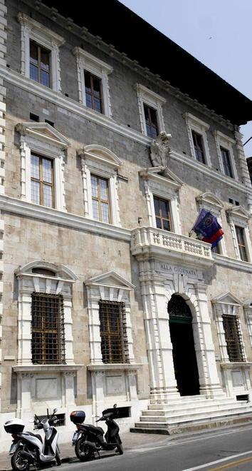 Impiegata lucchese condannata per truffa ai danni di una collega 
