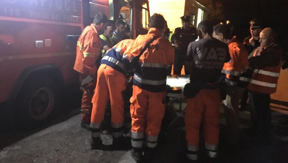 Cerca i funghi porcini per la cena Ottantenne si perde nei boschi 