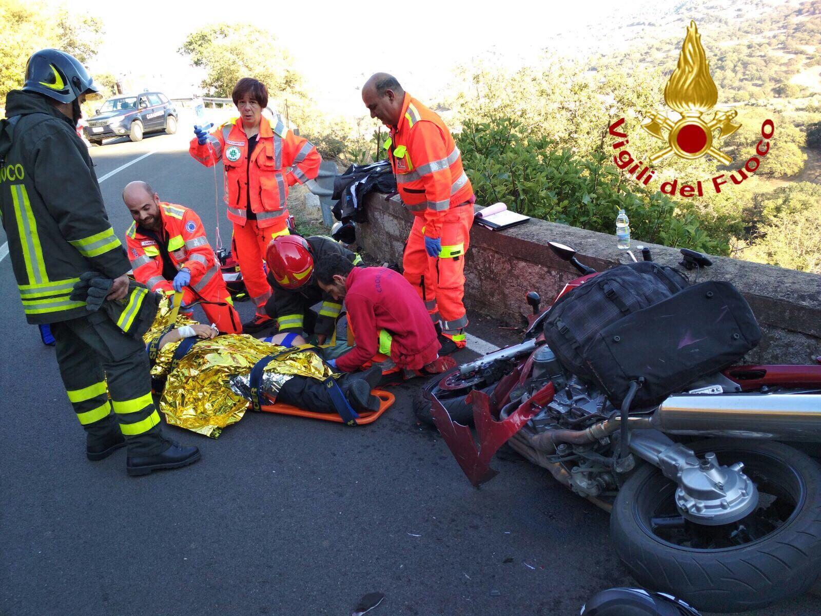I soccorsi ai due motociclisti