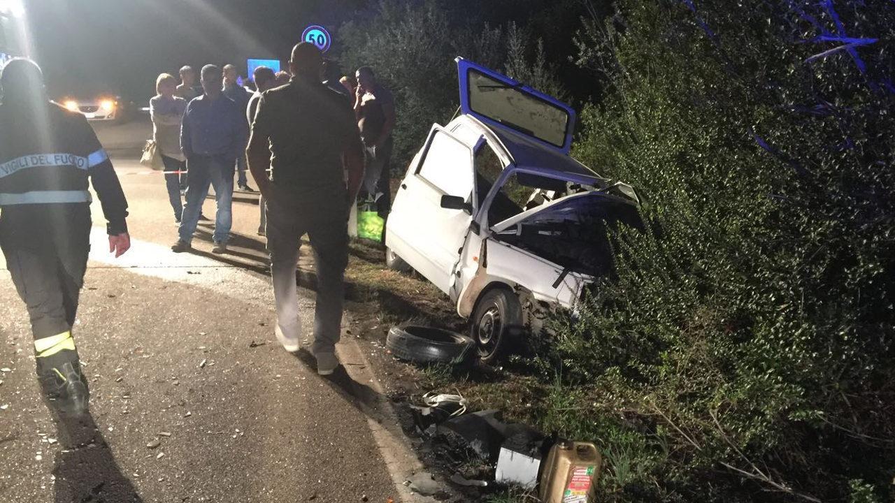 Una delle auto coinvolte nello scontro mortale sulla strada Loiri-Berchiddeddu