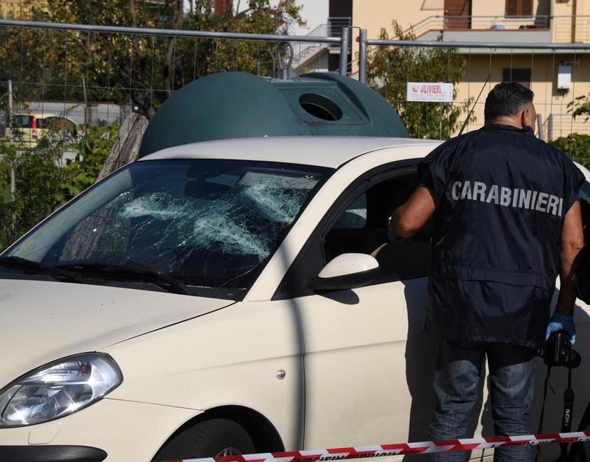 C’è un movente passionale dietro l’agguato con spari 