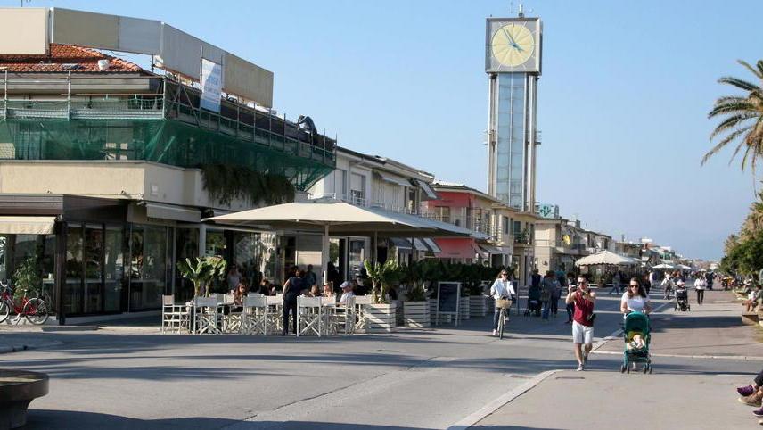 Passeggiata, grido d’allarme «Altre chiusure in vista»