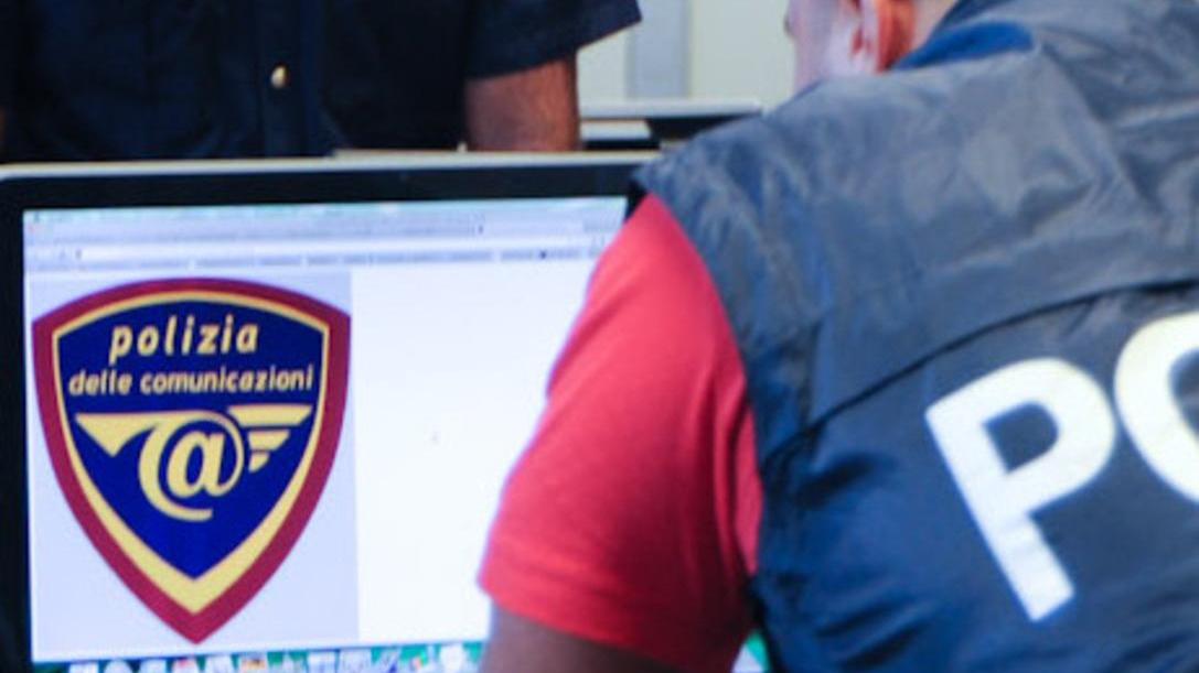 Pedofilia online, due sardi indagati