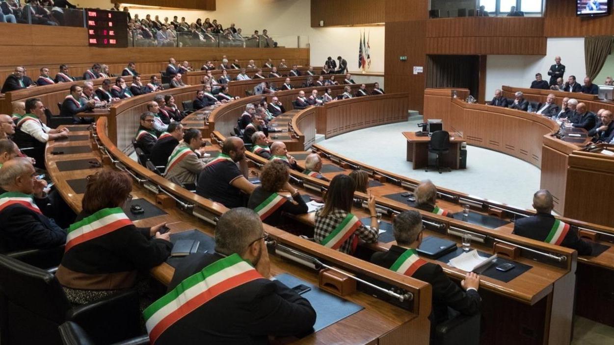 Qualità governi regionali l’isola come la Romania