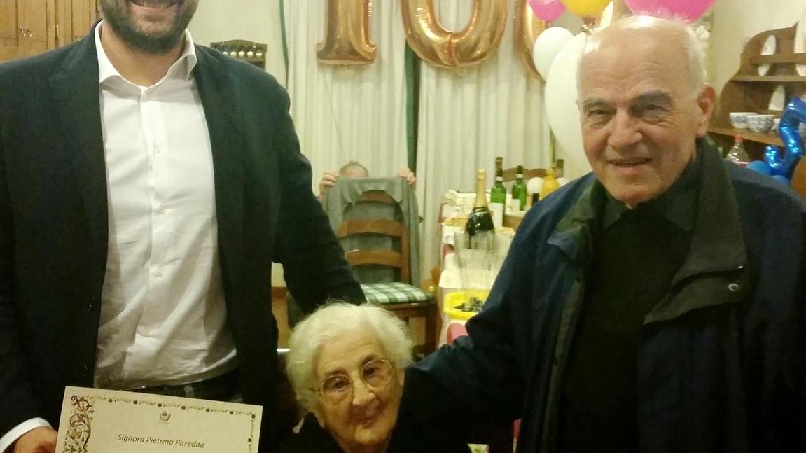 Un secolo di vita: festa per nonna Pietrina