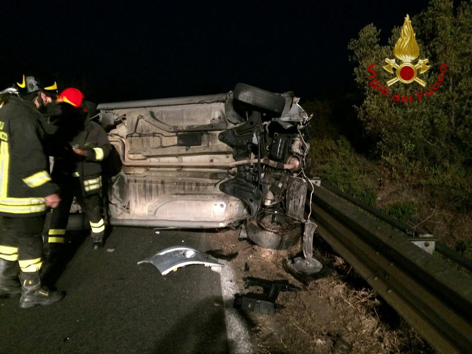 Con l'auto contro il guardrail sulla statale 130, gravissima una ragazza