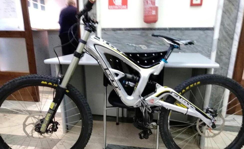 Rubano le biciclette ai bambini 