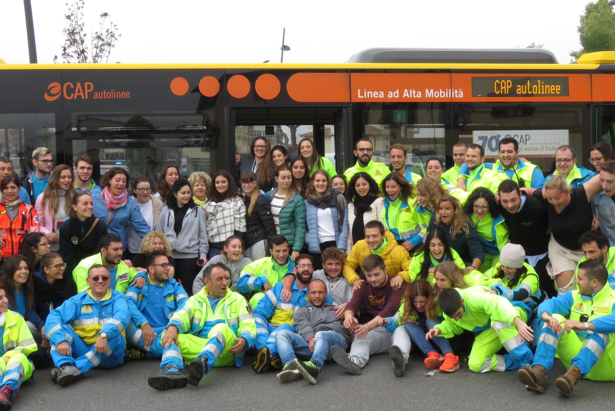 Foto di gruppo per la Misericordia di Montemurlo