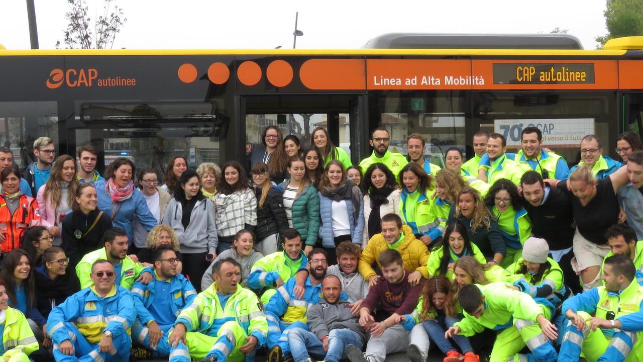 Foto di gruppo per la Misericordia di Montemurlo