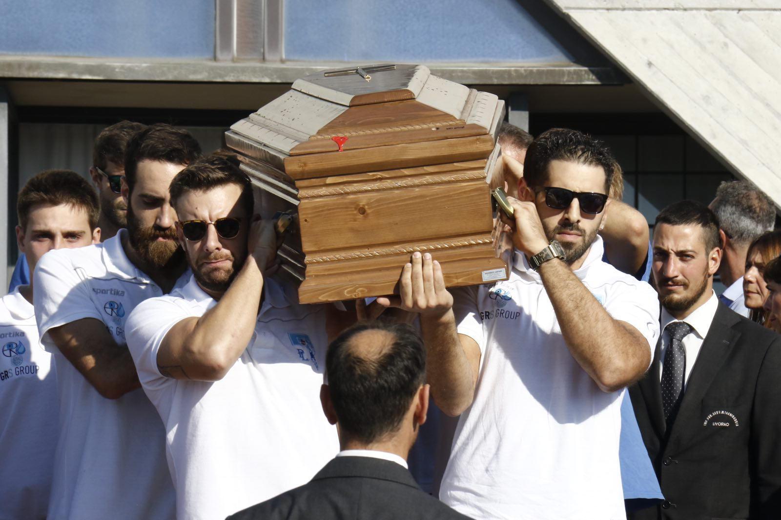 L’ultimo viaggio del dottor Bechere è sulle spalle dei suoi ragazzi 