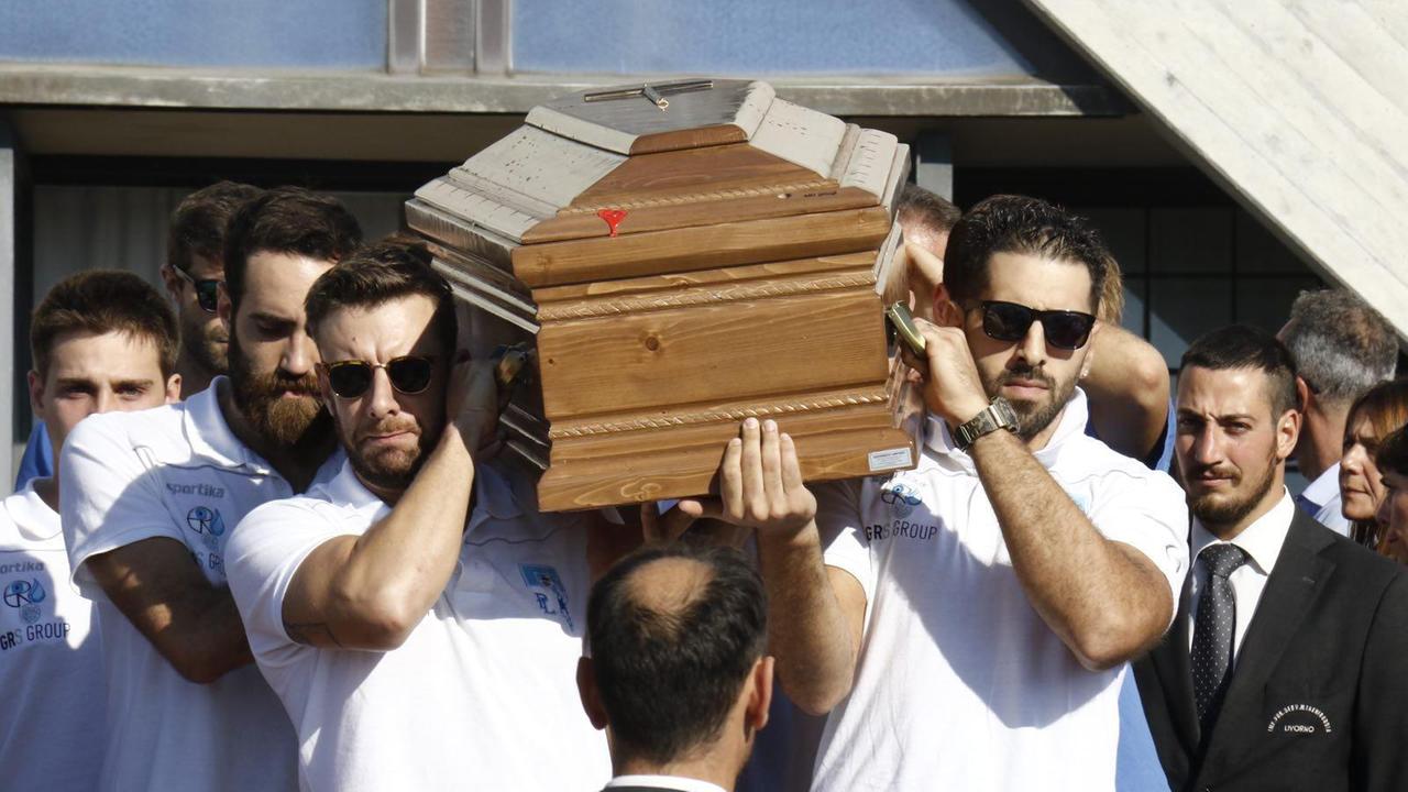 L’ultimo viaggio del dottor Bechere è sulle spalle dei suoi ragazzi