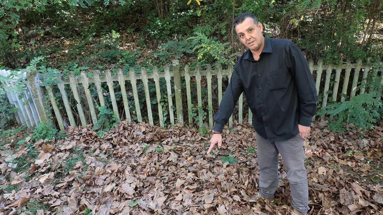 Andrea Manzione sul luogo dove ha ritrovato la ragazza ferita (foto agenzia Carlo Sestini)