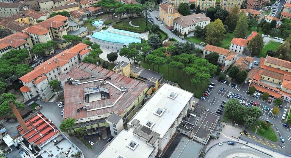L’ex ospedale del Ceppo: al centro della foto la piastra chirurgica, destinata ad essere demolita (foto Gori)