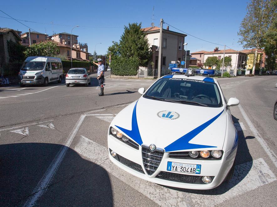 Travolge una ragazzina e fugge: scoperta 