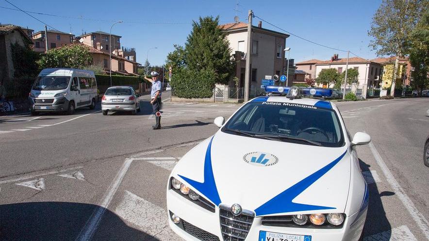 Travolge una ragazzina e fugge: scoperta
